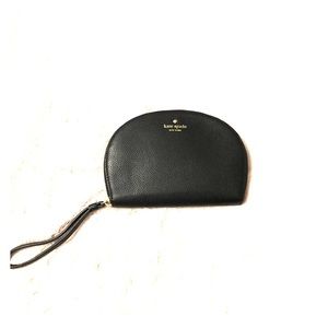 Kate Spade wristlet. Great condition!!